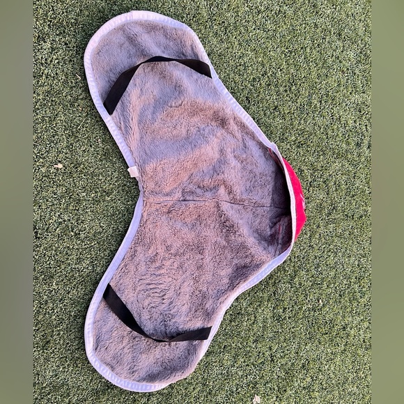 CUSTOM English Saddle Cover Fits All Purpose saddles Red with initials AR - Picture 3 of 4